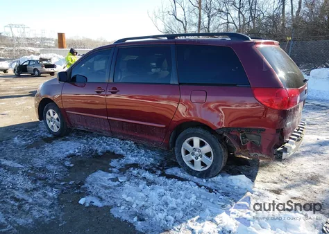 2007 Toyota Sienna Le z USA, uszkodzony, nr VIN 5TDZK23C17S097493